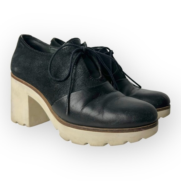 Camper Black and Cream Ankle Boots - Picture 3 of 9